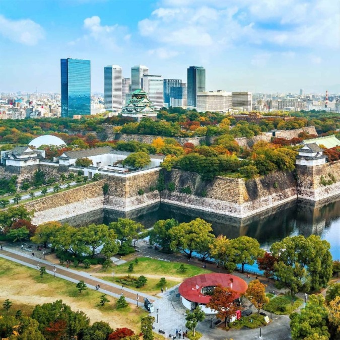 Cherry blossoms in Osaka Castle Park